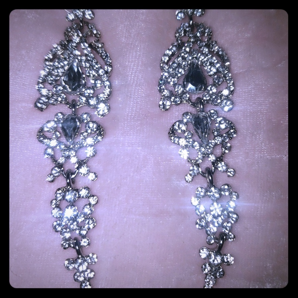 Hypoallergenic dangle earrings